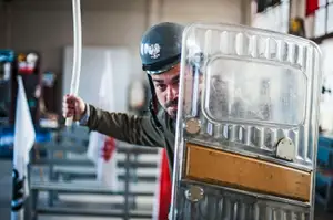 Niektóre komisariaty nie uznają nowelizacji zakazu fotografii.